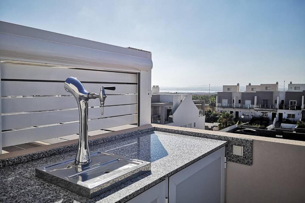 Black Sun. Modern Penthouse In تورّيفيِخا المظهر الخارجي الصورة