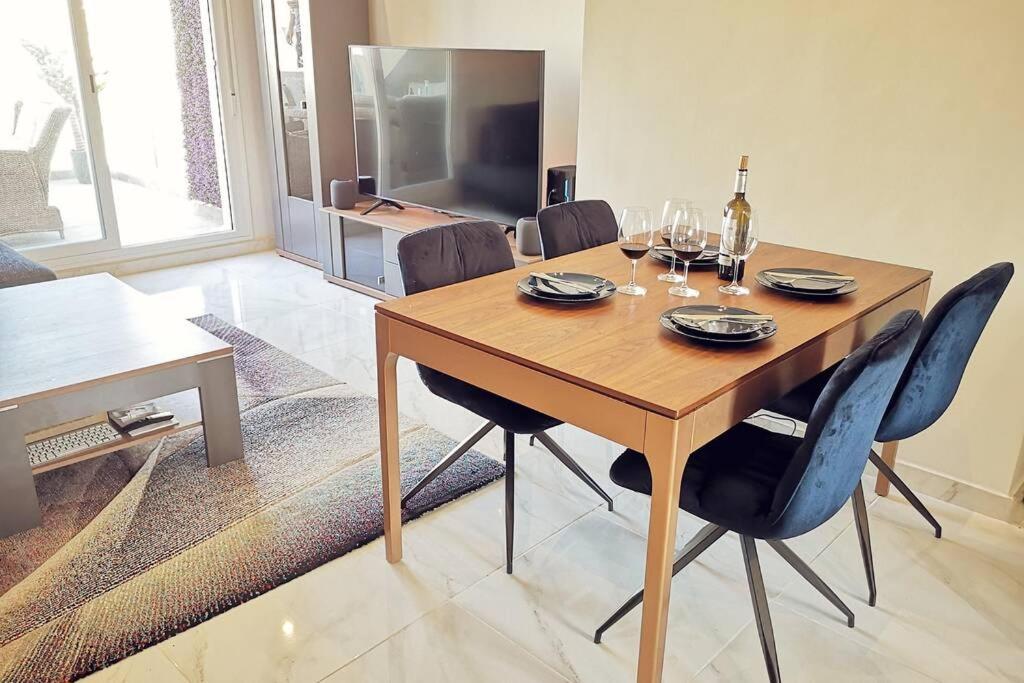 Black Sun. Modern Penthouse In تورّيفيِخا المظهر الخارجي الصورة