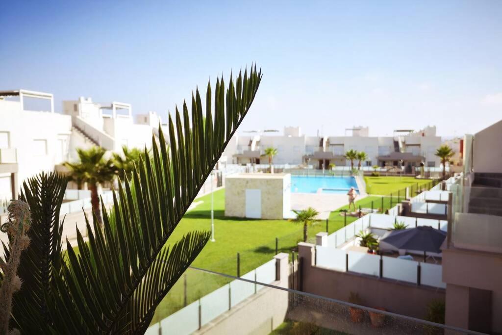 Black Sun. Modern Penthouse In تورّيفيِخا المظهر الخارجي الصورة