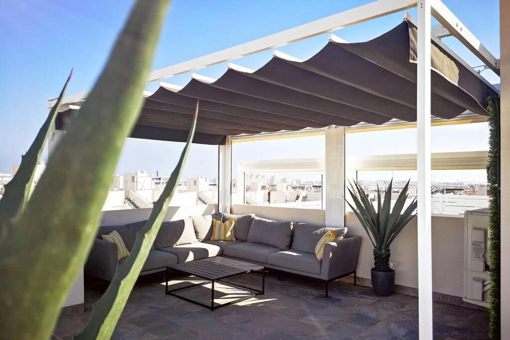 Black Sun. Modern Penthouse In تورّيفيِخا المظهر الخارجي الصورة